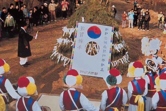 Hwaseong Fortress and Korean Folk Village Tour from Seoul - Lunch at the Korean Folk Village market