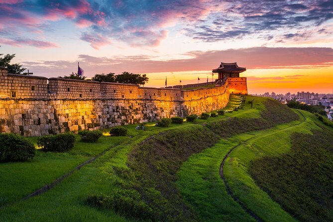 Hwaseong Fortress/Folk Village/Starfield Library Suwon - Haenggung Palace and the sound of the guards