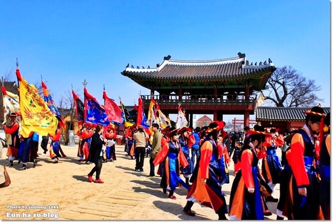 Hwaseong Fortress/Folk Village/Starfield Library Suwon - Korean Folk Village brings tradition to life