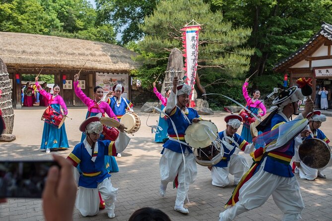 Hwaseong Fortress/Folk Village/Starfield Library Suwon - Starfield Library Suwon turns the day modern