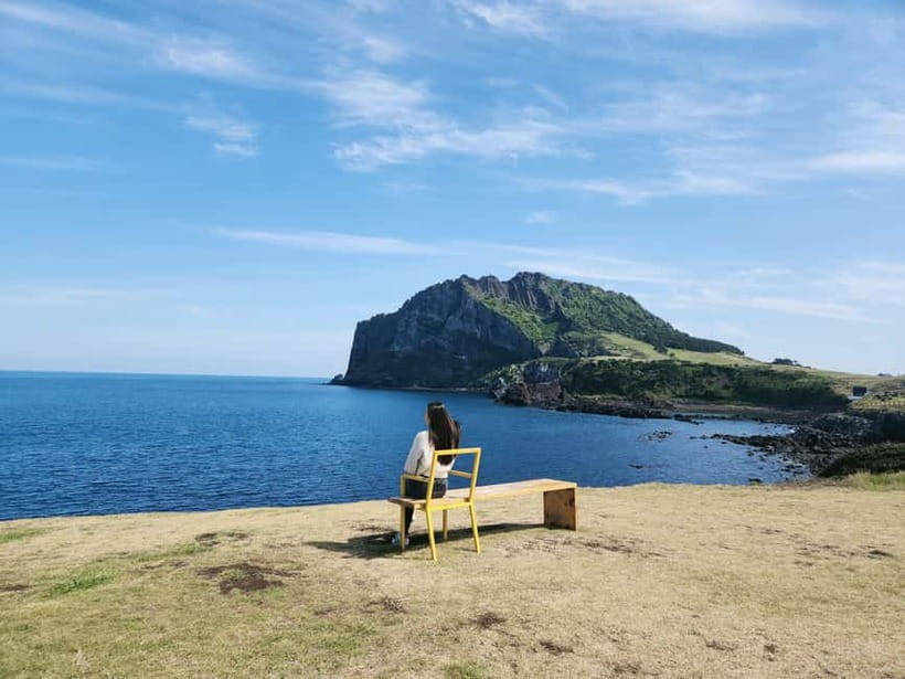 Jeju East: Cherry Blossom Early Bird Tour with Hotel Pickup - Why this spring route works well