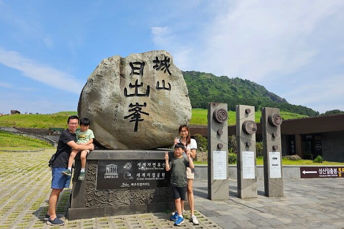 Jeju Eastern Cultural Exploration Day Tour - The 2:00pm haenyeo performance adds a human moment