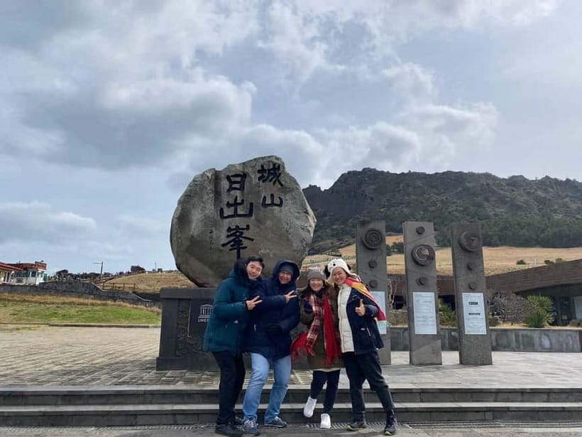 Jeju: Eastern Jeju UNESCO Spots Day Tour - Seongeup Folk Village slows the pace