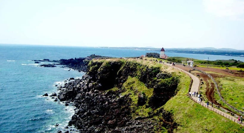 Jeju: Eastern UNESCO and Must-See Spots Tour - Lunch: local food with a separate bill