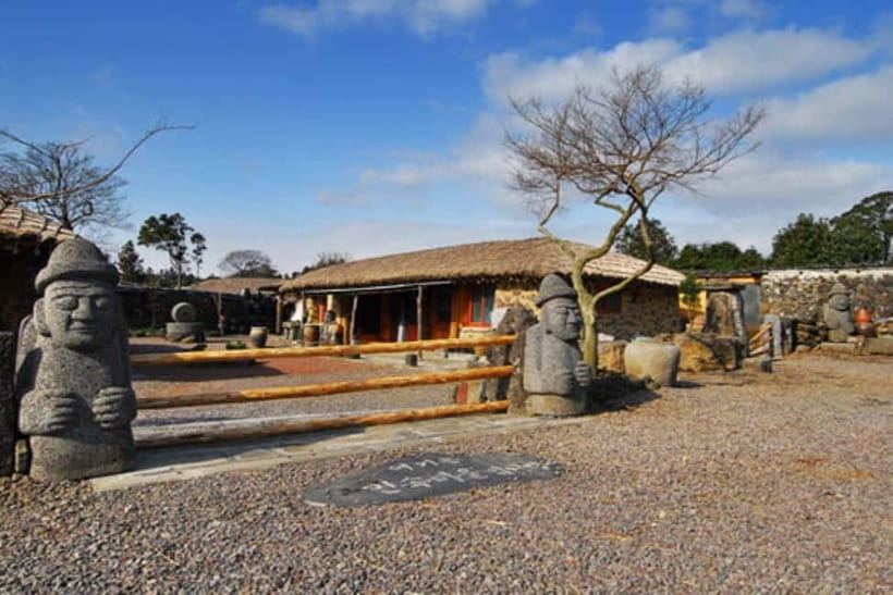 Jeju: Eastern UNESCO and Must-See Spots Tour - Seongeup Folk Village: stone walls and older Jeju life