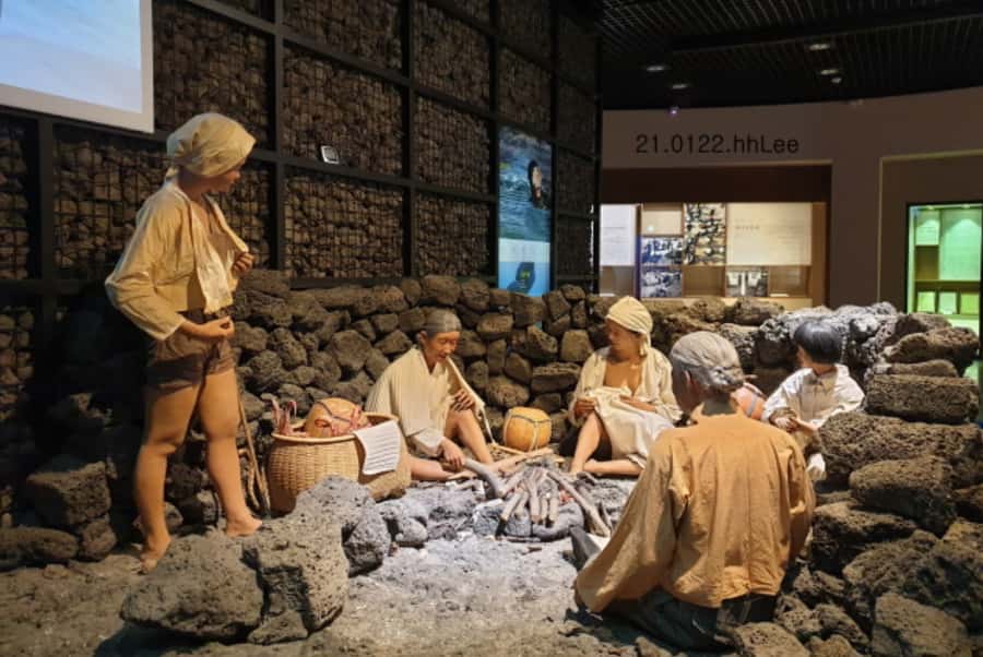 Jeju: Eastern UNESCO Join in Tour (Seongsan, Haenyeo) - Climbing Seongsan Ilchulbong