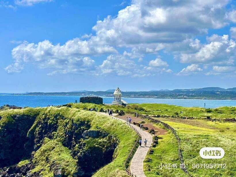 Jeju: Eastern UNESCO Sites Tour with Haenyeo Show - Why eastern Jeju works well in one long day