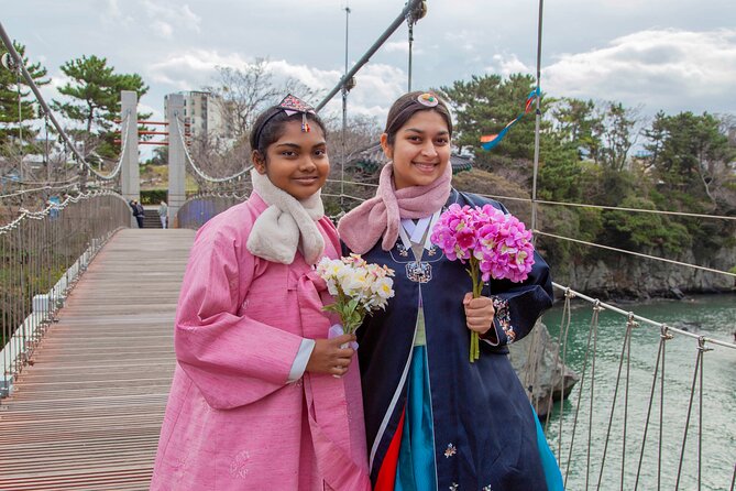 [Jeju] Hanbok Private guide tour & photo session in beautiful Yongduam rock, - Why this Jeju hanbok shoot feels personal