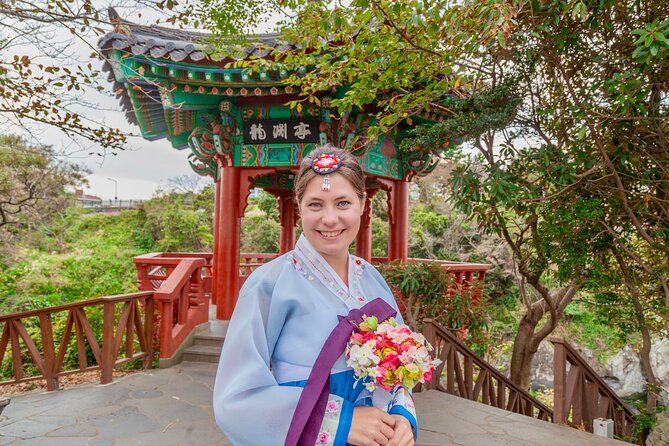 [Jeju] Hanbok Private guide tour & photo session in beautiful Yongduam rock, - Yongyeon Valley and the Cloud Bridge