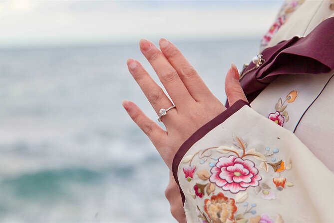 [Jeju] Hanbok Private guide tour & photo session in beautiful Yongduam rock, - Is $77 a fair price?