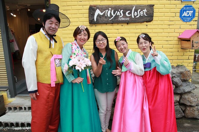 [Jeju] Hanbok Rental Experience/Korean Traditional Clothes Rental Shop - Walking to Yongduam and the Jeju coast