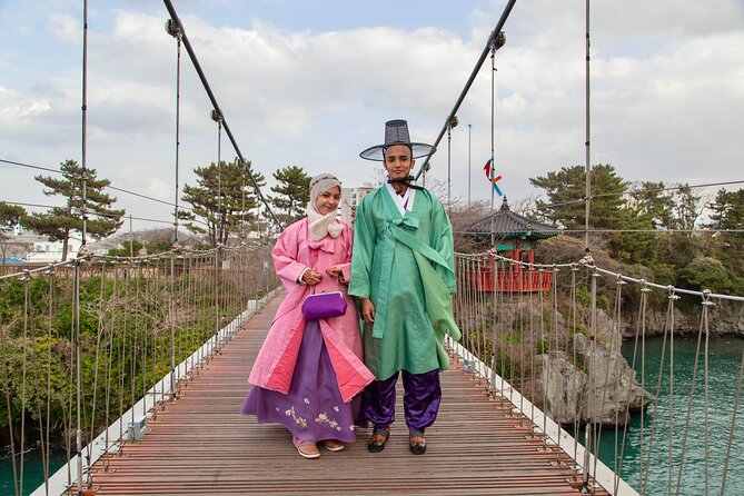 [Jeju] Hanbok Rental Experience/Korean Traditional Clothes Rental Shop - Hair accessories and bags finish the outfit