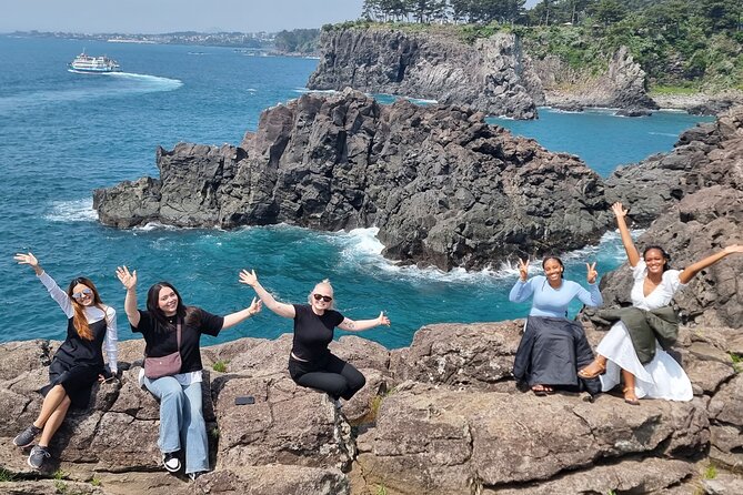Jeju Island Popular Sightseeing Private Car Charter Tour 5/9hours - The west route: cafes, gardens, and the windmill coast