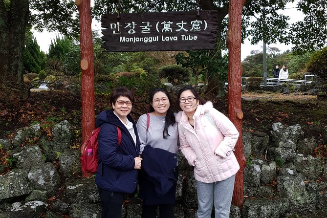 Jeju island Private Tour - UNESCO Day Tour & Haenyeo Performance - Jeju Stone Park and the island’s stone culture