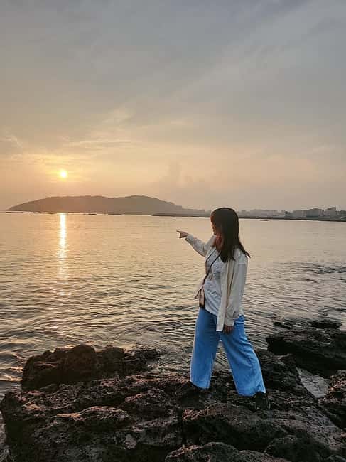 Jeju Island: Sunrise Guided Tour with Hotel Pickup - Why Seopjikoji is worth the early start