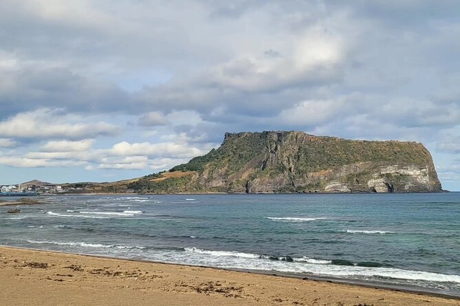 Jeju Island UNESCO small group Join tour(Taxi, van & bus) - Jeju’s volcano story, told from the road