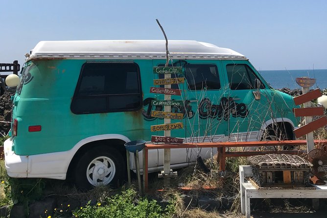 Jeju island: Van tour with a guide who the most loves JEJU - A private van is the right tool for a big island