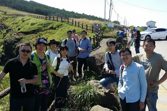 Jeju island: Van tour with a guide who the most loves JEJU - Manjanggul Cave changes the shape of the itinerary