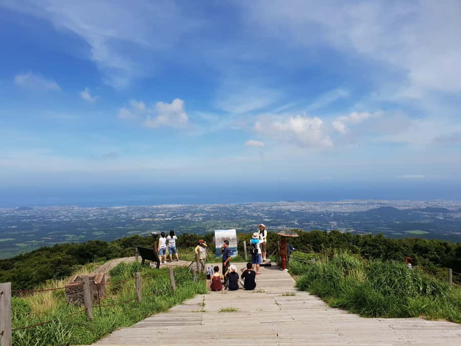 Jeju Premium Small Group UNESCO Day Tour - South - Hallasan’s Eoseungsaengak Trail is the active start
