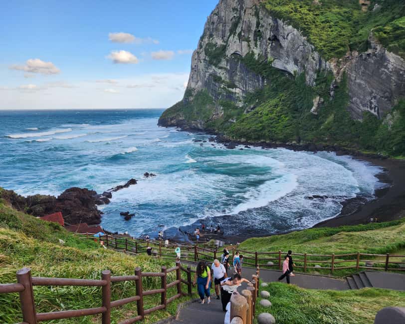 Jeju Private Taxi Tour with a Licenced English Guide-Driver - The crucial choice: south and west or north and east