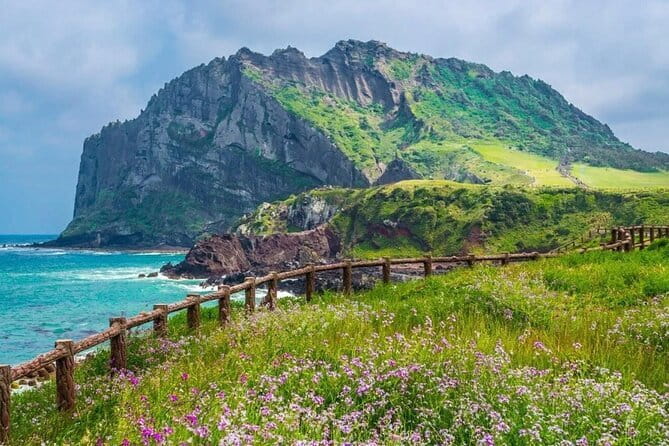 Jeju Unesco Eest course Package Private Van Guided Tour - Gwangchigi Beach: Seongsan from the side