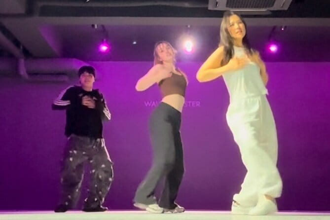 K-pop Dance Class for Beginners and Video Shoot at HiKR Ground - Julie’s beginner-friendly teaching style