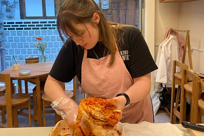 Kimchi class with Chef Hakyung near Gyeongbokgung place - Why this kimchi class feels personal