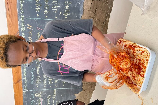 Kimchi class with Chef Hakyung near Gyeongbokgung place - What the listed Seoul stops mean