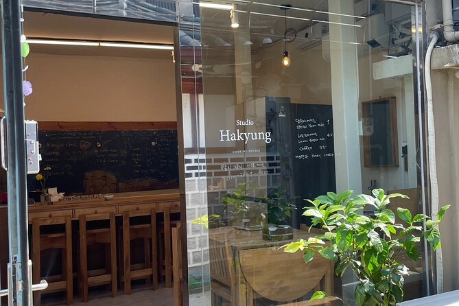 Kimchi class with Chef Hakyung near Gyeongbokgung place - Is $80 a fair price?