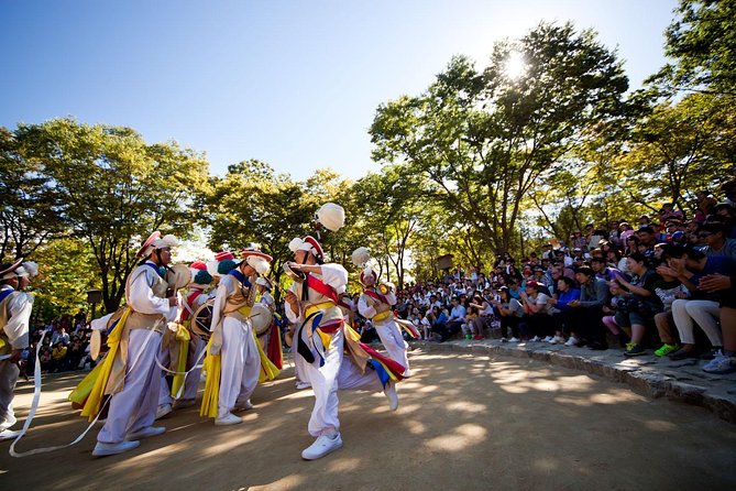 Korean Folk Village and Suwon Hwaseong Fortress Day Tour(EG Tour) - Guides, group size, and the pace of the day