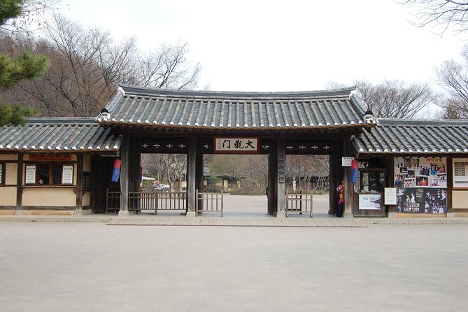 Korean Heritage Tour: Palaces and Villages of Seoul Including Gyeongbokgung Palace - Korean Folk Village: crafts, customs, and a polished setting