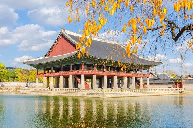 Korean History & Heritage Tour - Bukchon Hanok Village, where people still live