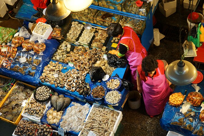 Korean Market Adventure with Chef Yie - Noryangjin Fish market - Choosing the fish you will eat