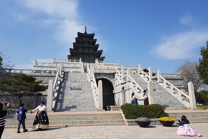 Korean Palace and Market Tour in Seoul Including Insadong and Gyeongbokgung Palace - Jogyesa Temple and a quieter pause