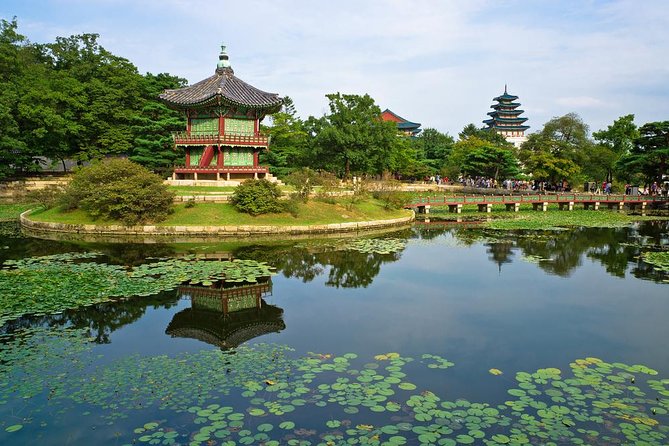 Korean Palace and Temple Tour in Seoul: Gyeongbokgung Palace and Jogyesa Temple - The ginseng center: useful context, unwanted pressure