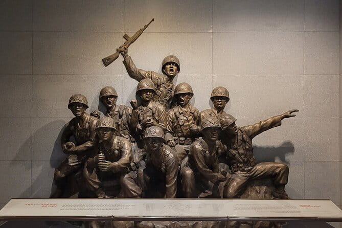 Korean War Memorial Private Guided Tour - Following the Korean War Rooms I to III