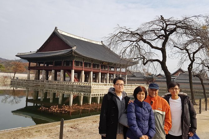 Layover Tour for essential Seoul City & Gourmet tour(Incl. Lunch) - Gwangjang Market and the real food test