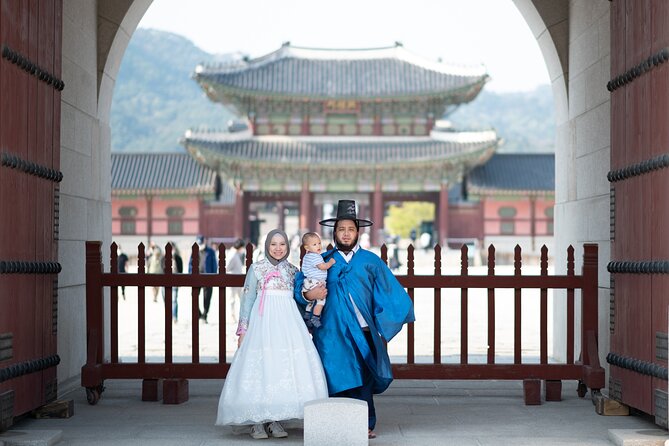 Layover Tour from Incheon Airport to Seoul with a Tour Specialist - Finding calm at Jogyesa Temple