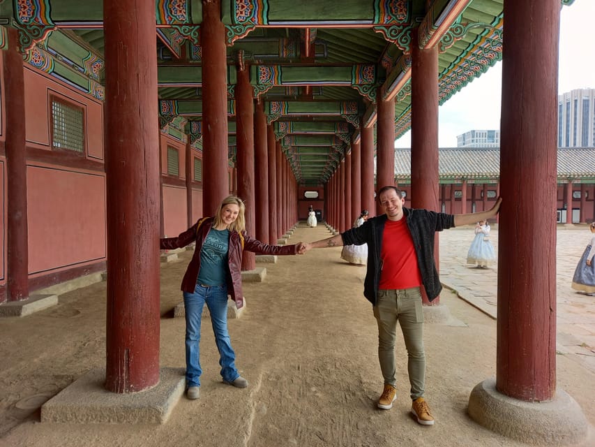 Layover tour to Gyeongbokgung-Folk Museum-Bukchon-Insadong - Bukchon Hanok Village and the Old-New Seoul View