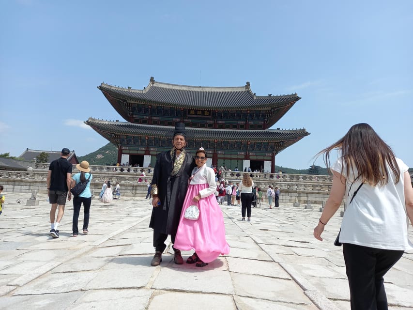Layover tour to Gyeongbokgung-Folk Museum-Bukchon-Insadong - Jogyesa and the Insadong Hour