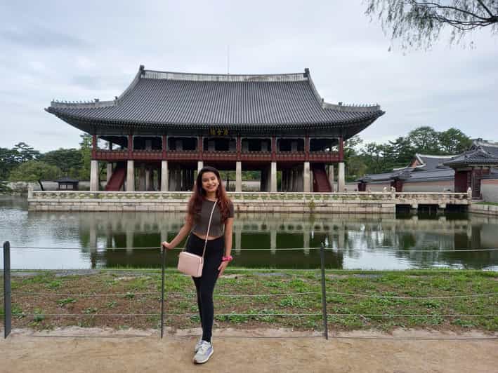 Layover tour to Gyeongbokgung-Folk Museum-Bukchon-Insadong - Meeting Paul Koo at Incheon Airport
