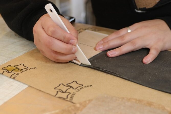 Leather Products Workshop in Seoul - A quiet leather workshop in central Seoul