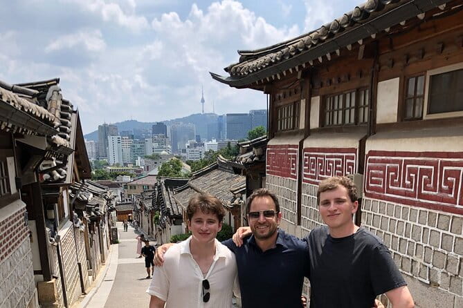 Lee’s Private 4-hour Customized Seoul Tour - Getting around with Lee