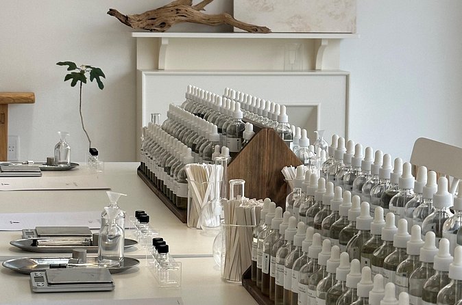 Make your K-scent perfume: Modern oneday class in Seoul - Learning top, heart, and base notes