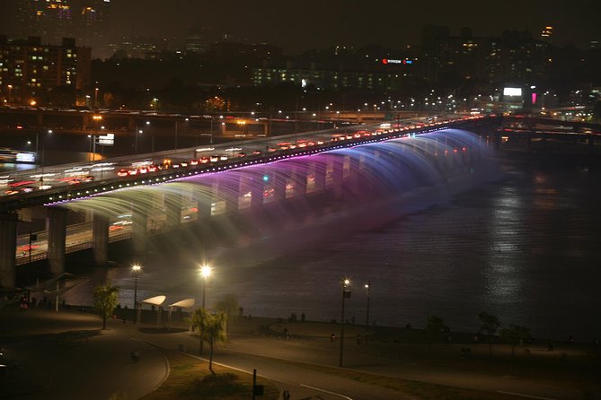 Moonlight Rainbow Fountain Show Night Tour in Seoul - Deoksugung Palace under evening lights