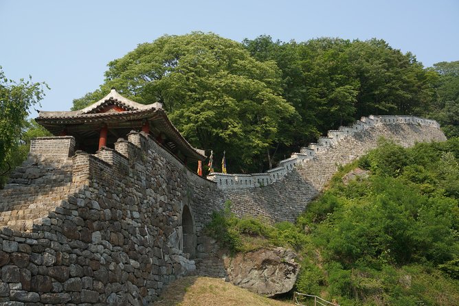 Namhansanseong UNESCO Historical Sites and Korean Folk Village-Private Tour - Walking the 12.4-kilometer Namhansanseong Fortress