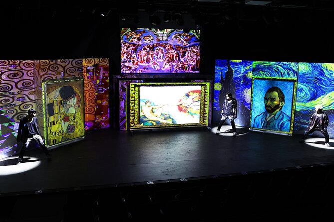 Painters Show in Gwanghwamun Theater (nearby Seodaemun station) - A 75-minute sequence of art, dance, and comedy