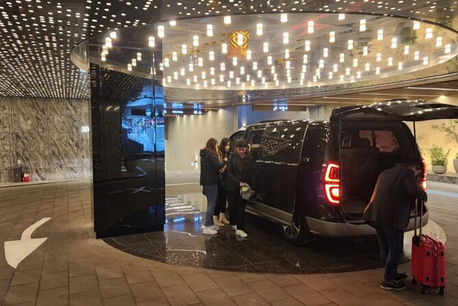 Private Airport Transfer : Gimpo airport to/from Seoul (1~7pax) - Booster seats and family planning