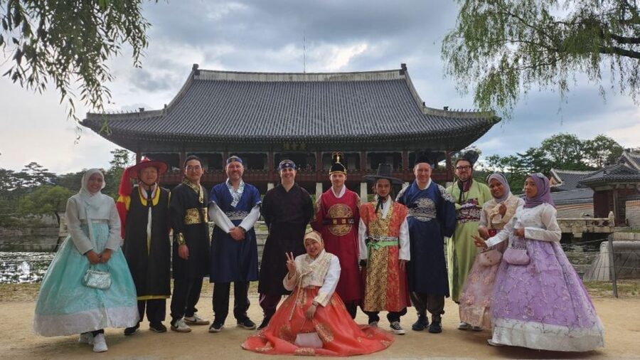 Private Customized Seoul Tour with Your Korean Buddy - Bukchon, Samcheongdong, and Insadong