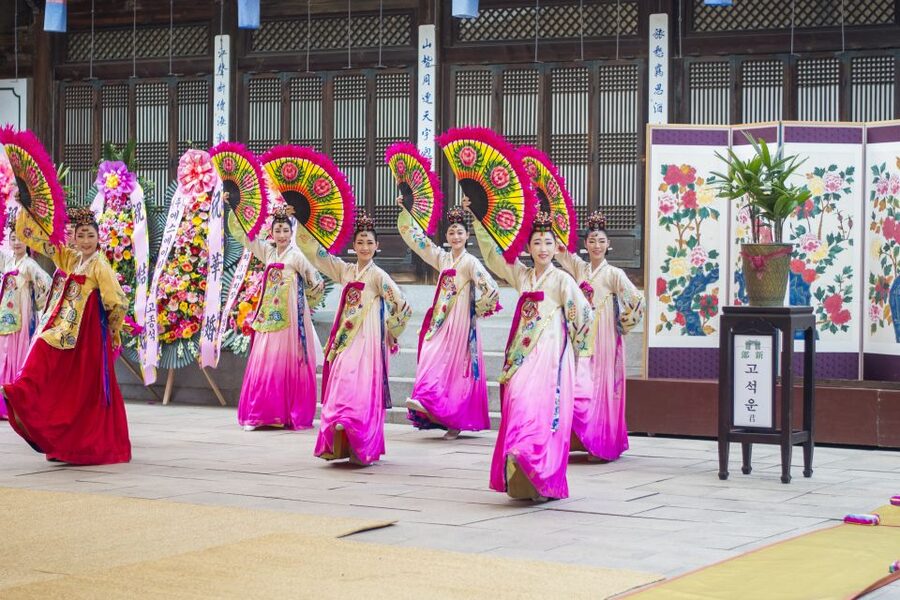 Private Customized Seoul Tour with Your Korean Buddy - What the guide adds beyond directions